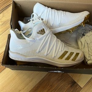 Baseball shoes. Brand new. Size 8